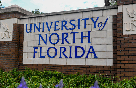 The entry sign to UNF from 295.