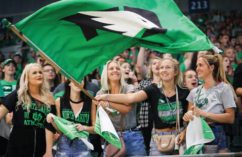 UND fans waving flag