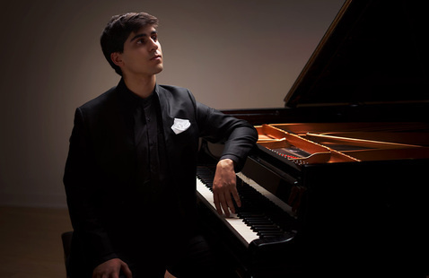 Evren Ozel at grand piano