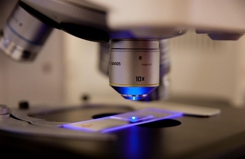 Close up of a microscope with 10x setting applied