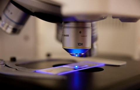 Close up of a microscope with 10x setting applied