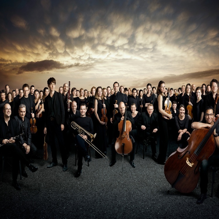 Mahler Chamber Orchestra with Yuja Wang pose for a photo holding their various instruments.