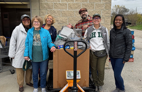 Alumni from the Cincinnati area participate in a food drive at last year's Give Thanks November event.