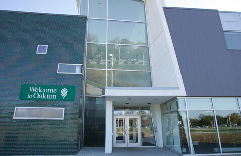 An image of the Oakton College Skokie entrance.
