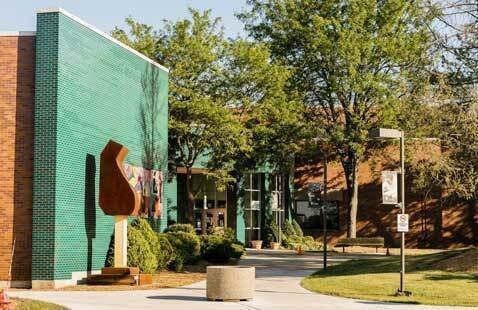 Appears to be the entrway of the Des Plaines campus.