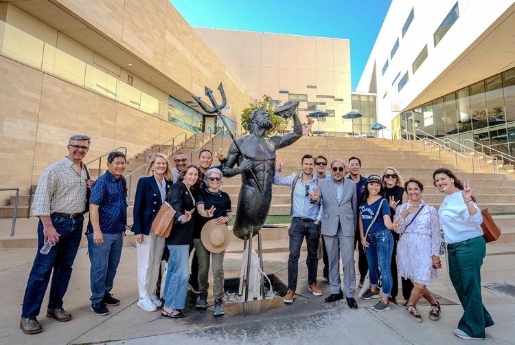 Alumni board members and Chancellor Khosla standing by the King Triton statue