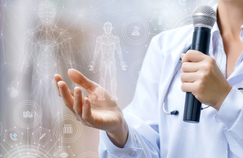 The speaking doctor shows a hologram of the patient.