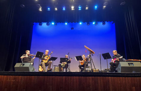 Image of guitar players performing on-stage for the Guitar Ensemble concert at Oakton College.