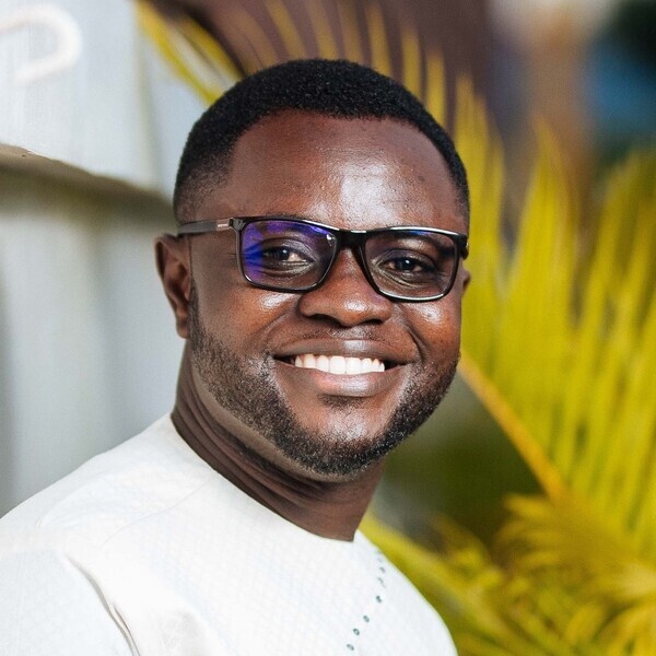 Swimming with Crocodiles: Nzulezo and the Human-Animal Entanglement in Africa - Nana Kesse