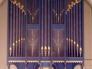 A photograph of the Fisk organ facade.