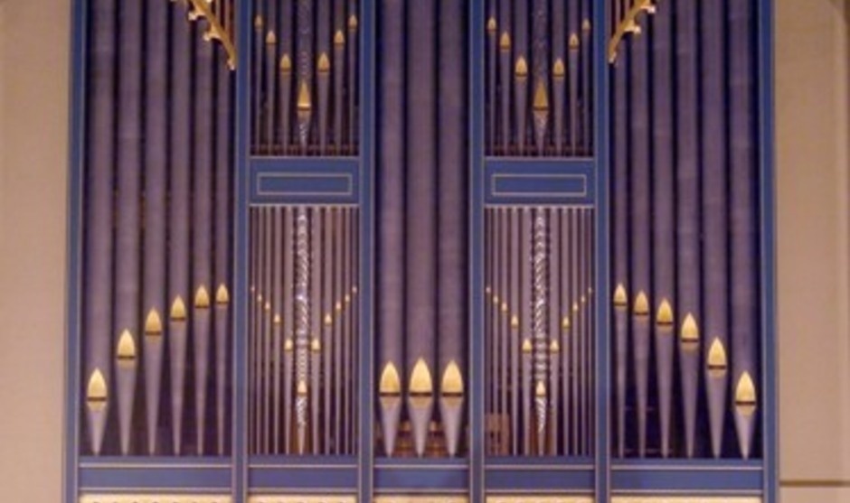 A photograph of the Fisk organ facade.