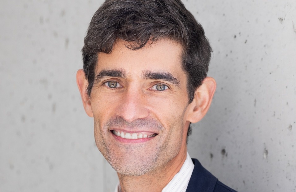 The Assembly Series presents Nicholas Thompson, CEO of The Atlantic, who will explore the profound implications of AI for universities, employers and students alike. The event is part of “+AI Perspectives Week” and will be held in Knight Hall’s Emerson Auditorium.