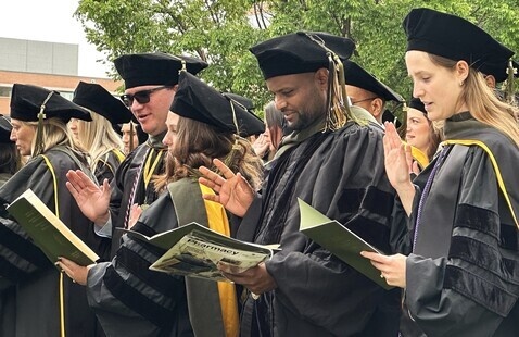 PharmD graduates reading oath