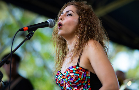 Singer Laura Gonzqui