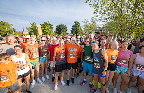 Group of runners at the 2025 Dave Wottle 5K