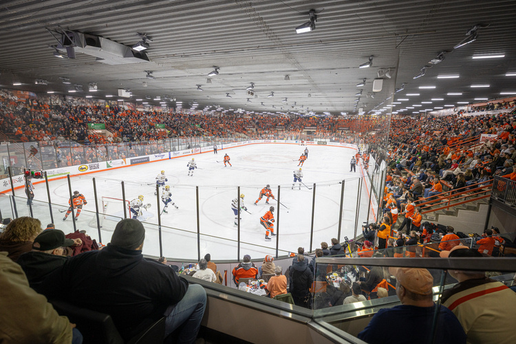 FFW BGSU Hockey vs. Niagara