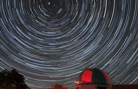 long exposure photo of stars looking north
