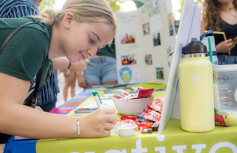 a student signing up for an organization