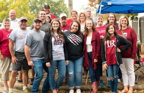 Families gather in group photo at Family Weekend
