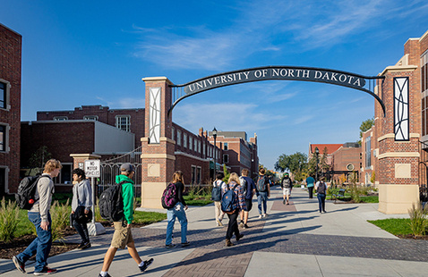 Students walking through archway on UND campus