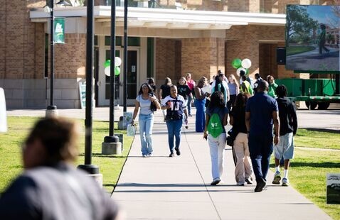 Future Eagle Preview guests walking to their next session. 