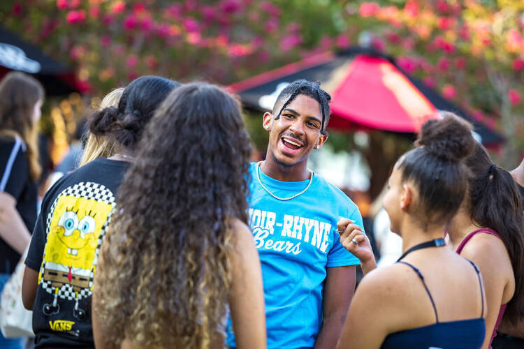 Group of students talking during Welcome Weekend on Shaw Plaza