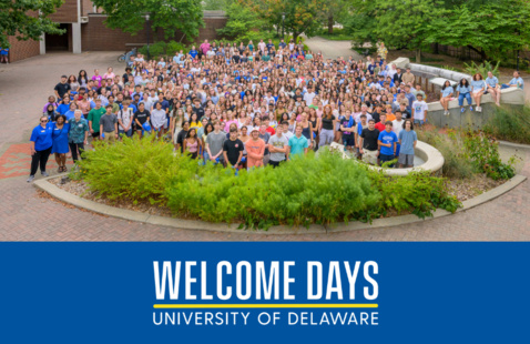 A large group of Honors College students