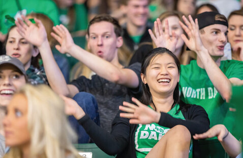 UND Fans cheering