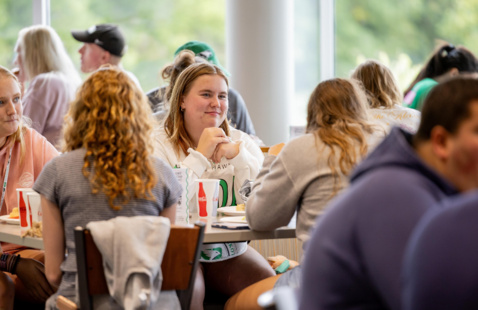 Student enjoying Welcome Weekend Brunch with their family in Fall 2025 move in.