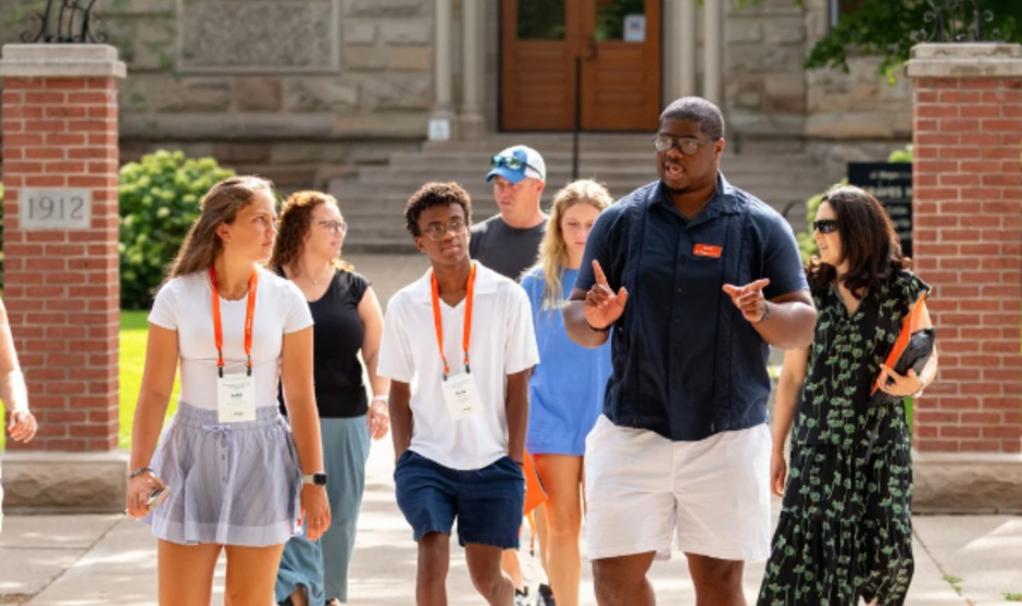 A Hope College tour guide leads a tour around campus.