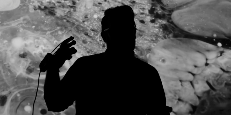 Entaglement, Douglas McCausland Multimedia Performance