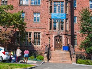 International student arrives with family to move in.