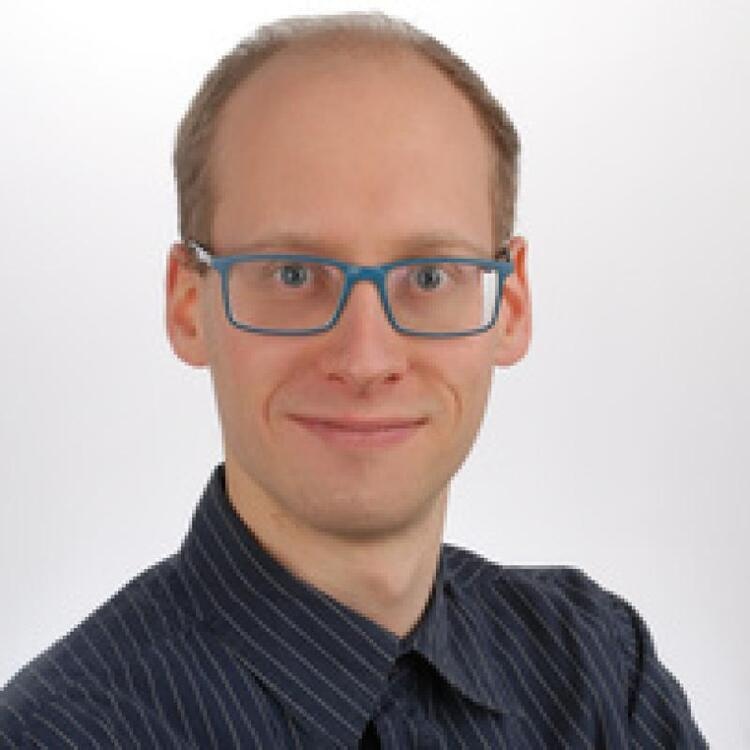 Scalable entanglement distribution using quantum repeater chains with error correction