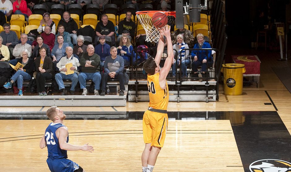 Image of Men's Basketball vs Missouri-St. Louis