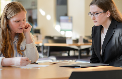 Advisor helps student